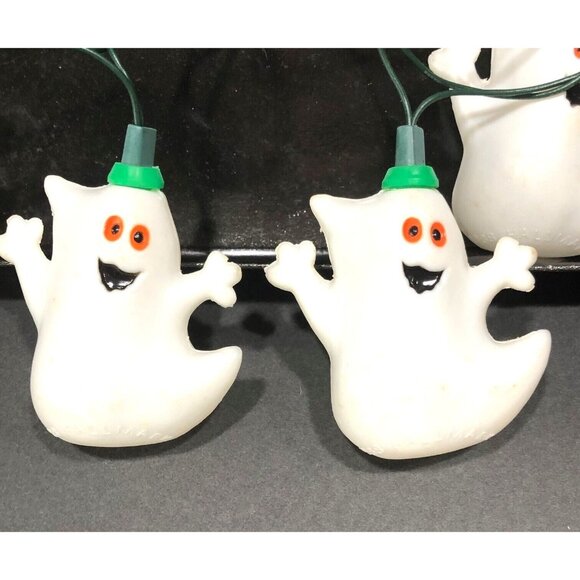 VTG Hallmark Ghost Blow Mold Halloween String Lights 10pc Flashes Blinks VIDEO - Picture 1 of 3